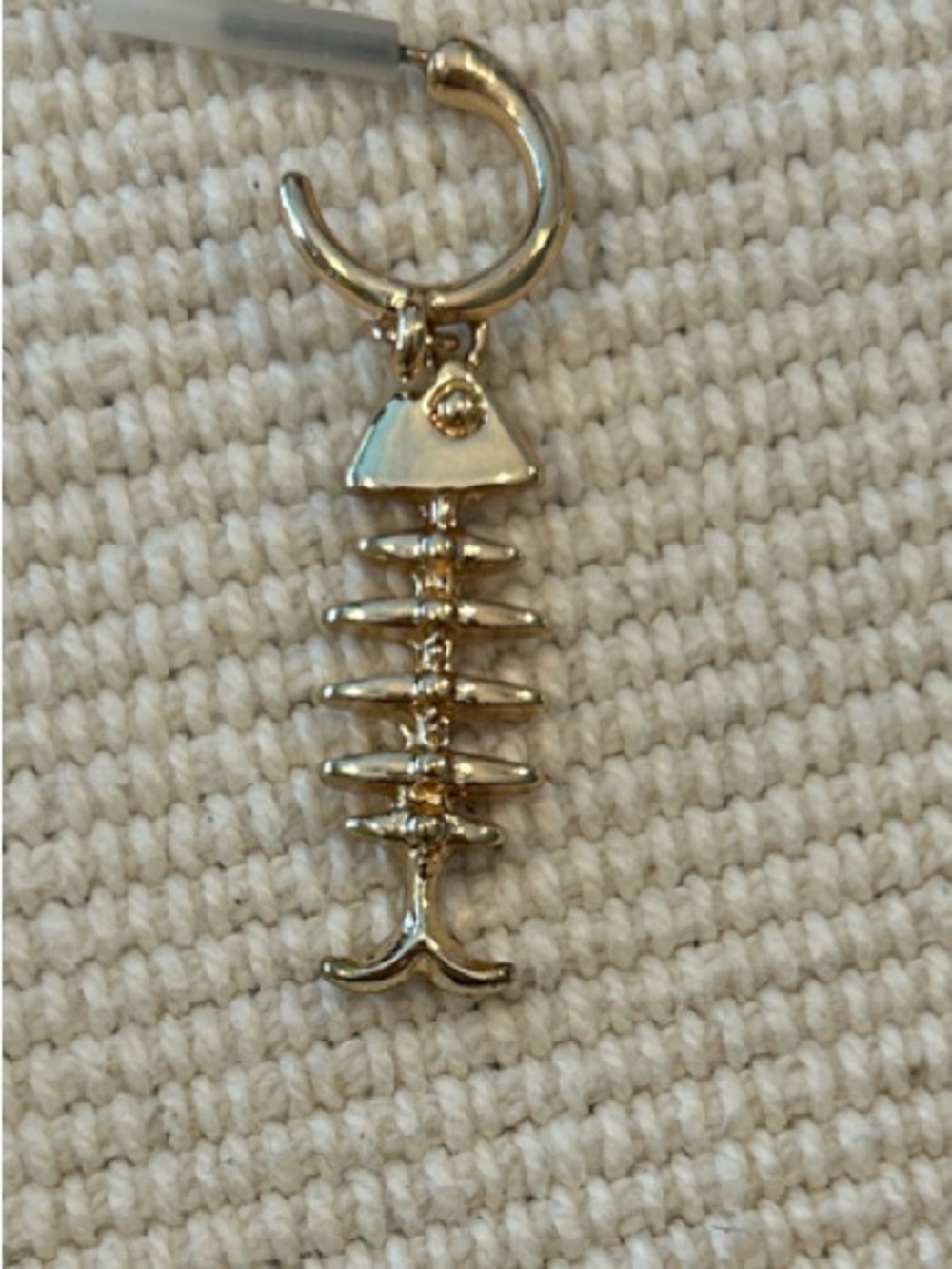 Gold Fishbone Hoop Earrings - Women Jewelry - Picture 3 of 4